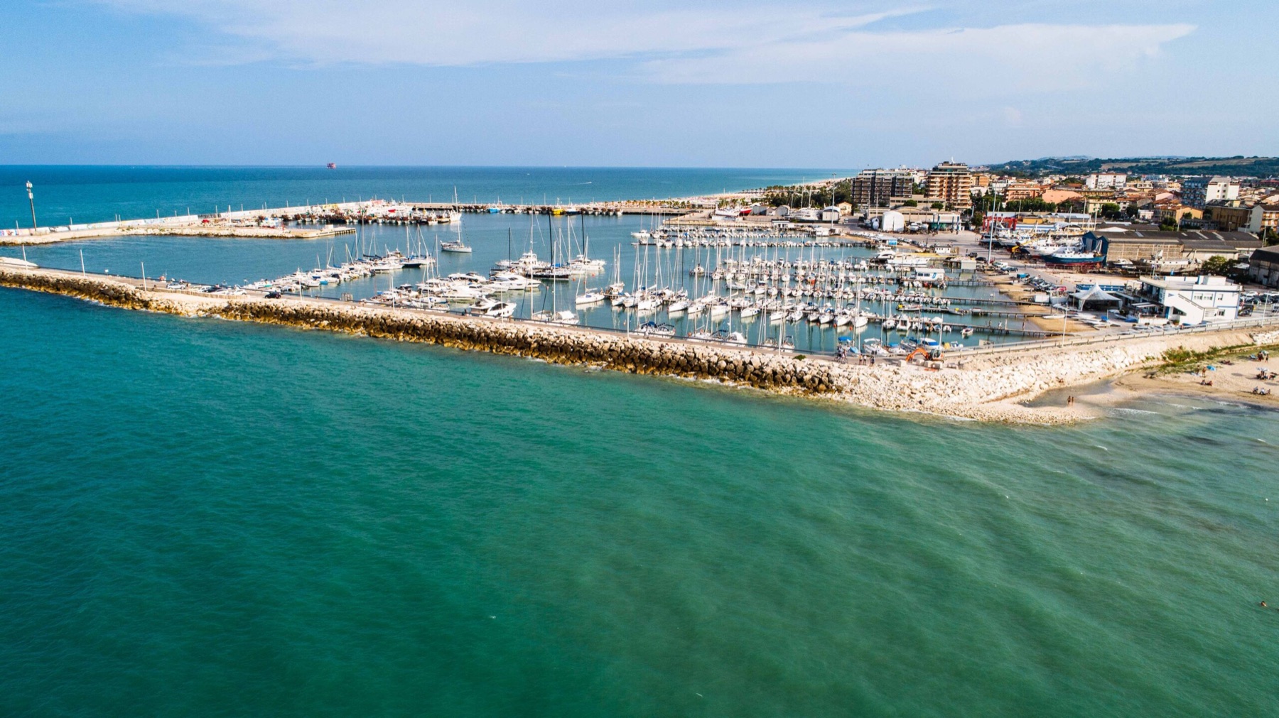 Vista aerea del porto di Civitanova Marche